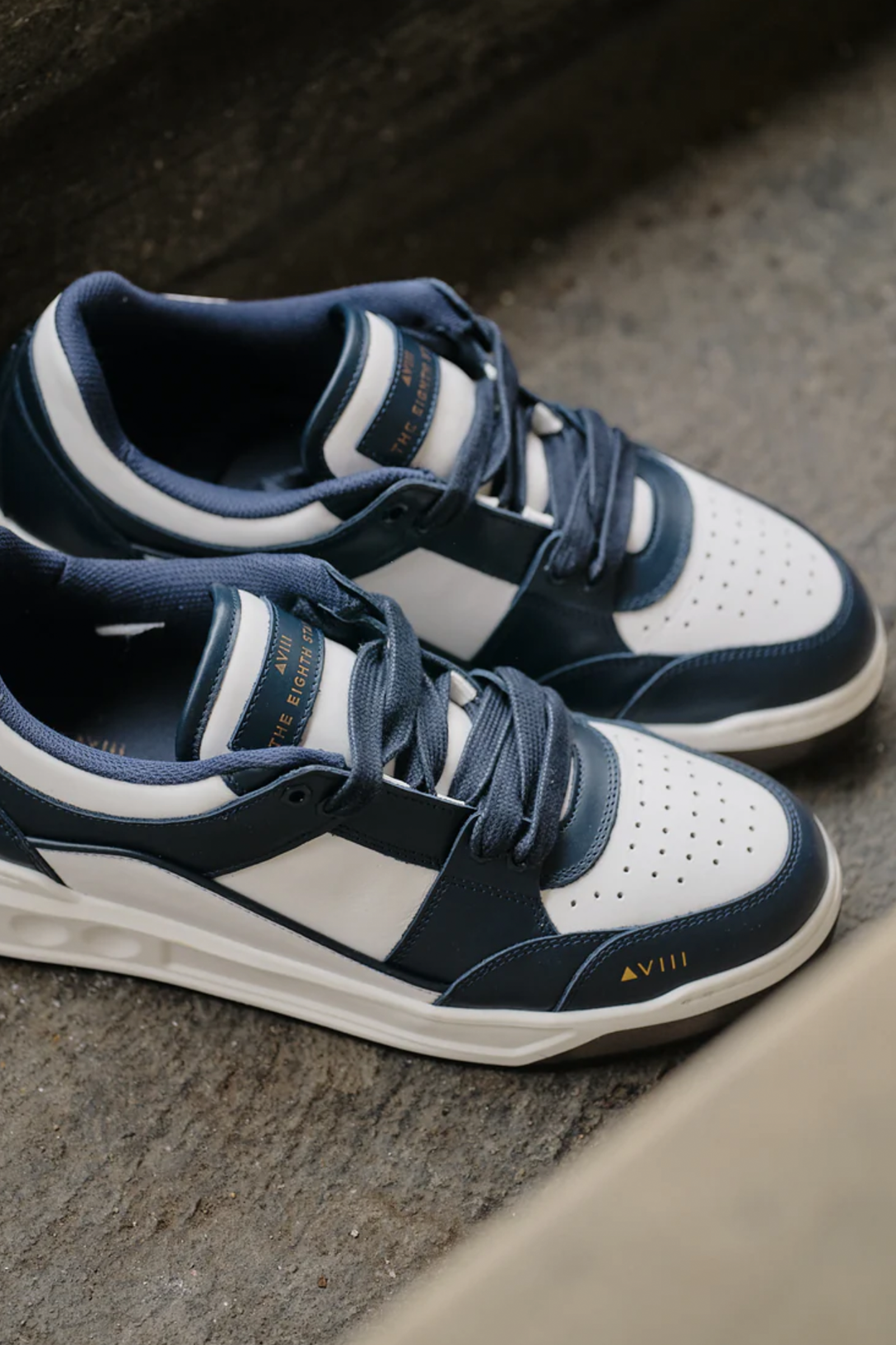 The VIII Stand By FT / Model T White and Navy