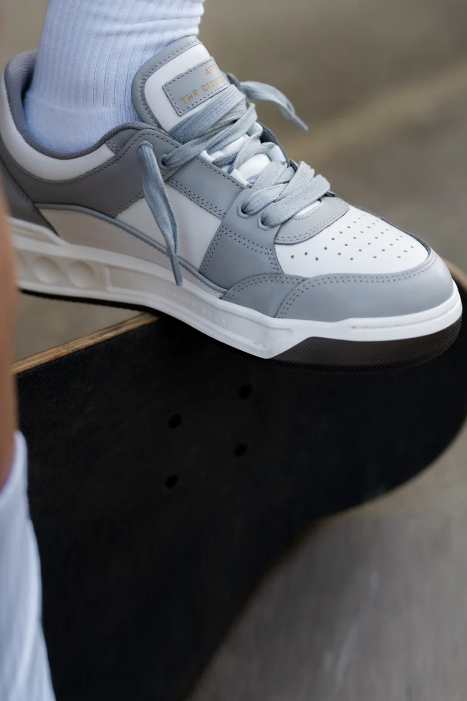 The VIII Stand By FT / Model T White and Grey